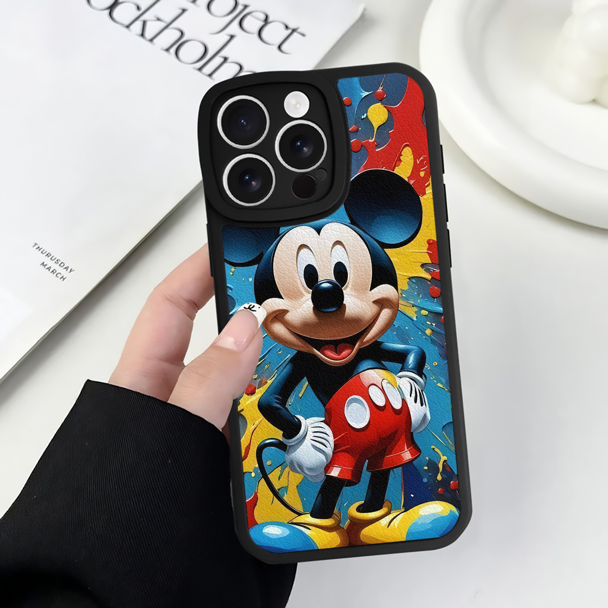 （画像用） ミッキーマウス Mickey Mouse 【iPhone 16シリーズ対応】シリコンスマホケース（レザー調） 材質：シリコン